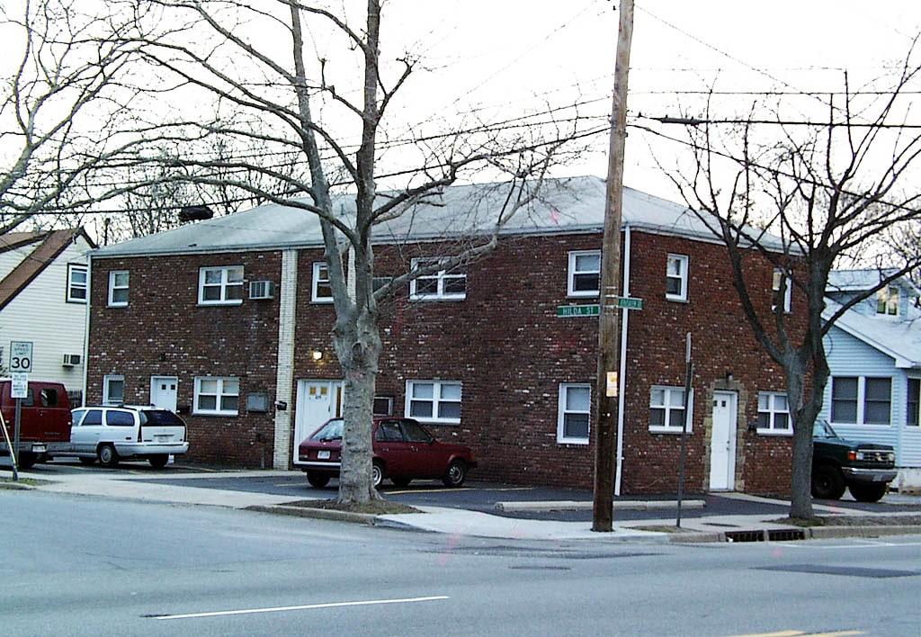 679 Hilda St in East Meadow, NY - Building Photo