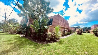 1715 Park Meadows Dr in Ft. Myers, FL - Building Photo