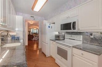 3598 Yacht Club Dr in Miami, FL - Building Photo - Building Photo