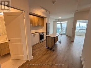 30 Upper Mall Wy in Vaughan, ON - Building Photo - Building Photo