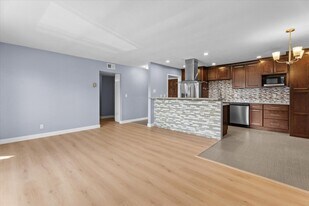 2411 Prospect Ave, Unit #101 in Hermosa Beach, CA - Building Photo