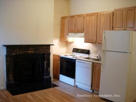 74 Tyler St, Unit B1 Apartamentos