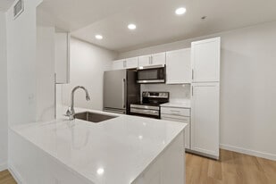 Pointe at North Penn in Edmond, OK - Building Photo