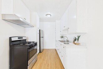 Buffalo Sherman Oaks Apartments in Sherman Oaks, CA - Foto de edificio - Building Photo