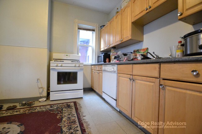 348 Faneuil St, Unit 2 in Boston, MA - Building Photo - Building Photo