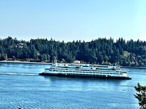 5960 Watauga Beach Dr E in Port Orchard, WA - Building Photo - Building Photo