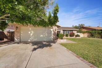 2542 W Nopal Ave in Mesa, AZ - Building Photo - Building Photo