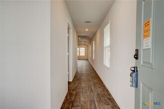 121 Roanwood Dr in San Marcos, TX - Building Photo - Building Photo