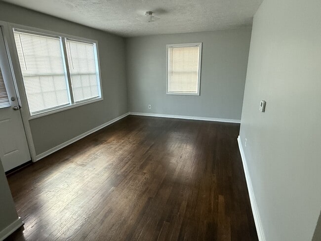 59 Elmhurst Cir in West Hartford, CT - Building Photo - Building Photo