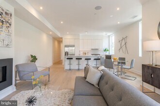 3554 10th St NW-Unit -2 in Washington, DC - Building Photo - Building Photo
