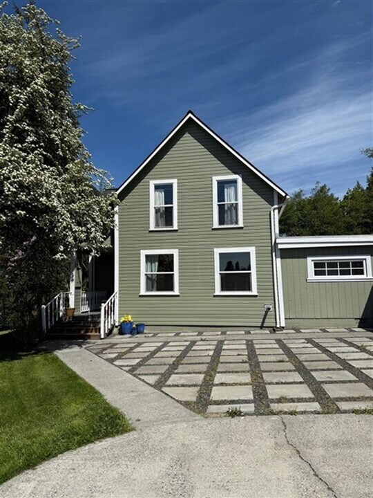 16007 Tulip Ln in Bow, WA - Building Photo