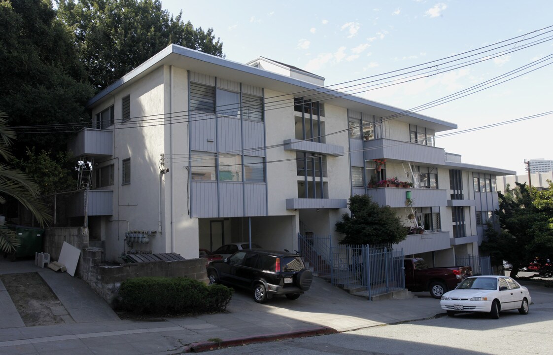 168 Montecito Ave in Oakland, CA - Foto de edificio