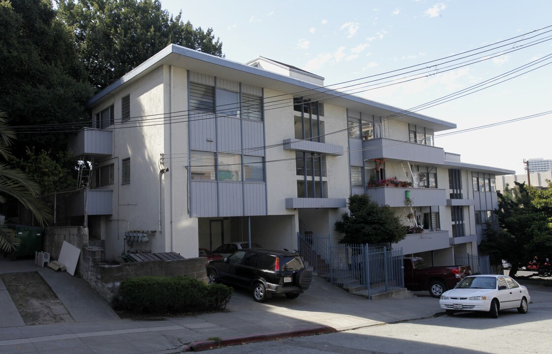 168 Montecito Ave in Oakland, CA - Building Photo