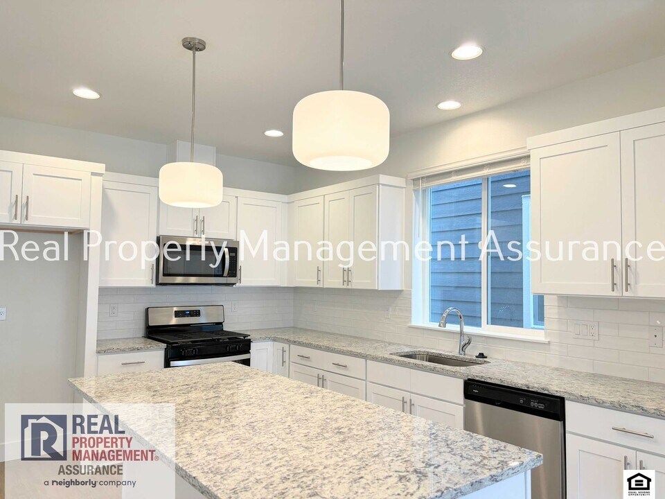 3023 SW Sherman Pl in Beaverton, OR - Building Photo