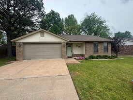 674 Bloomfield St in Gentry, AR - Building Photo