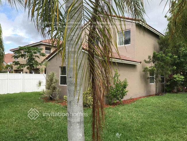 210 NW 107th Ave in Pembroke Pines, FL - Building Photo - Building Photo