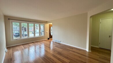 7520 W Carmen Ave in Harwood Heights, IL - Foto de edificio - Building Photo