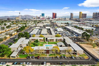 Pennwood Place in Las Vegas, NV - Building Photo - Building Photo