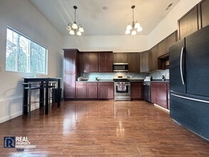 2817 9th St SW in Puyallup, WA - Foto de edificio - Building Photo