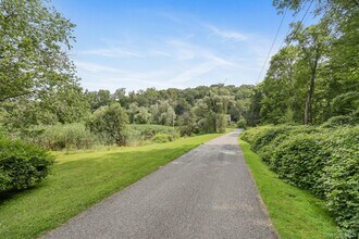777 Armonk Rd in Mt Kisco, NY - Building Photo - Building Photo