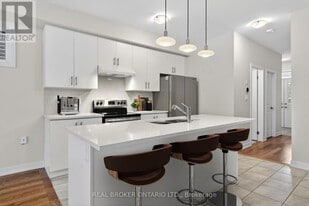 42 Sunflower Cres in Thorold, ON - Building Photo