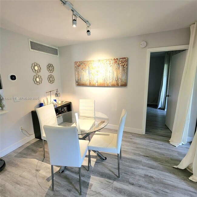 20240 NE 3rd Ct in Miami, FL - Building Photo - Building Photo