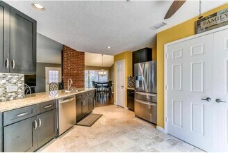 2025 Sandy Knoll Dr in Missouri City, TX - Building Photo - Building Photo