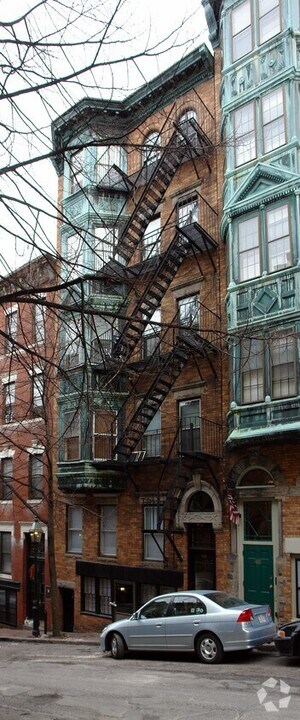 42 Anderson St, Unit 2 in Boston, MA - Foto de edificio