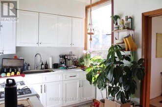 404 Concord Ave in Toronto, ON - Building Photo - Building Photo