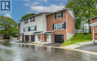 425 Keats Way in Waterloo, ON - Building Photo