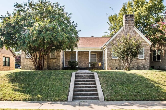 property at 4409 Pershing Ave