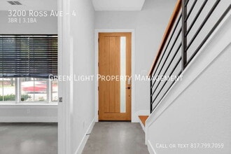 3200 Ross Ave in Dallas, TX - Foto de edificio - Building Photo