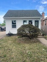 13709 S School St in Riverdale, IL - Building Photo