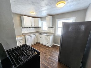 18413 Lewis Dr in Maple Heights, OH - Building Photo - Building Photo