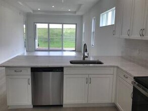9231 SW Pepoli Way in Port St. Lucie, FL - Building Photo - Building Photo
