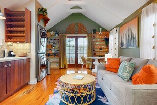 1011 Howe St in Key West, FL - Building Photo