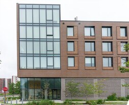 57 Quincy Shore Dr, Unit 614 in Quincy, MA - Building Photo