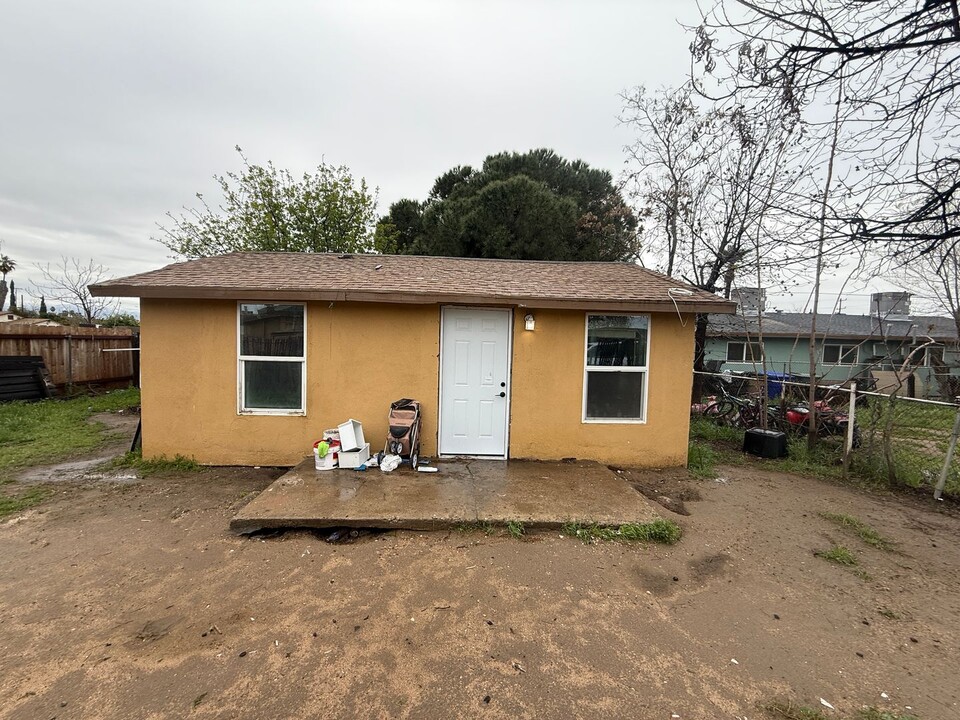 307 Cooley Dr in Bakersfield, CA - Building Photo