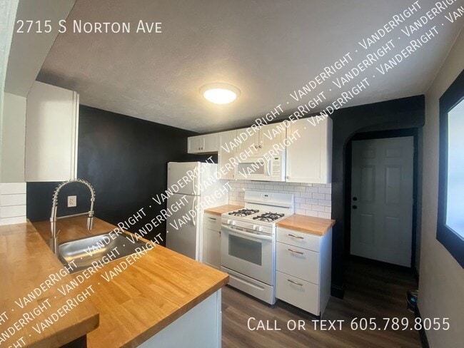 2715 S Norton Ave in Sioux Falls, SD - Building Photo - Building Photo