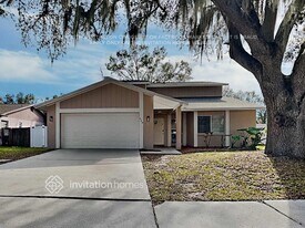 548 Oak Creek Dr in Brandon, FL - Building Photo