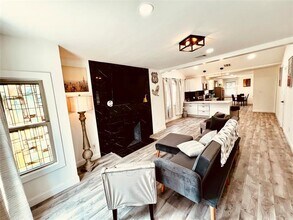 2859 W Brooklyn Ave in Dallas, TX - Building Photo - Building Photo