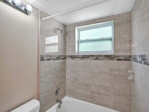 3000 Riverside Dr in Coral Springs, FL - Building Photo - Building Photo