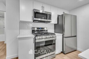 15412-15496 96 Ave NW in Edmonton, AB - Building Photo