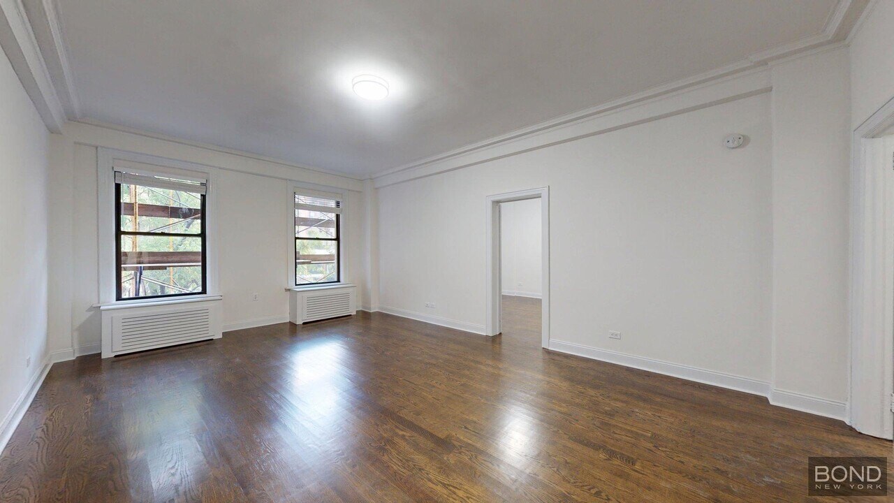 166 W 72nd St in New York, NY - Building Photo