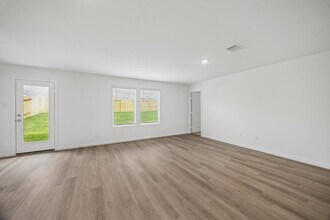 11822 Serena's Song Dr in Willis, TX - Building Photo - Building Photo