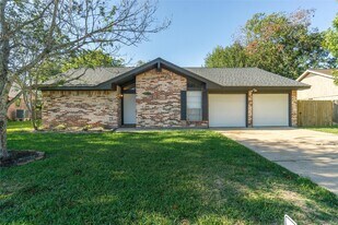 2119 Williamsburg Ct S in League City, TX - Building Photo
