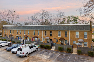 Avalon Townhomes in Atlanta, GA - Building Photo - Building Photo