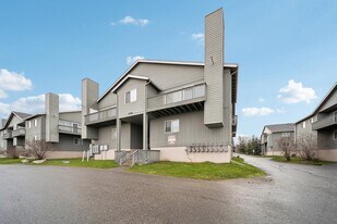 ReNew Bayshore Townhomes in Anchorage, AK - Building Photo