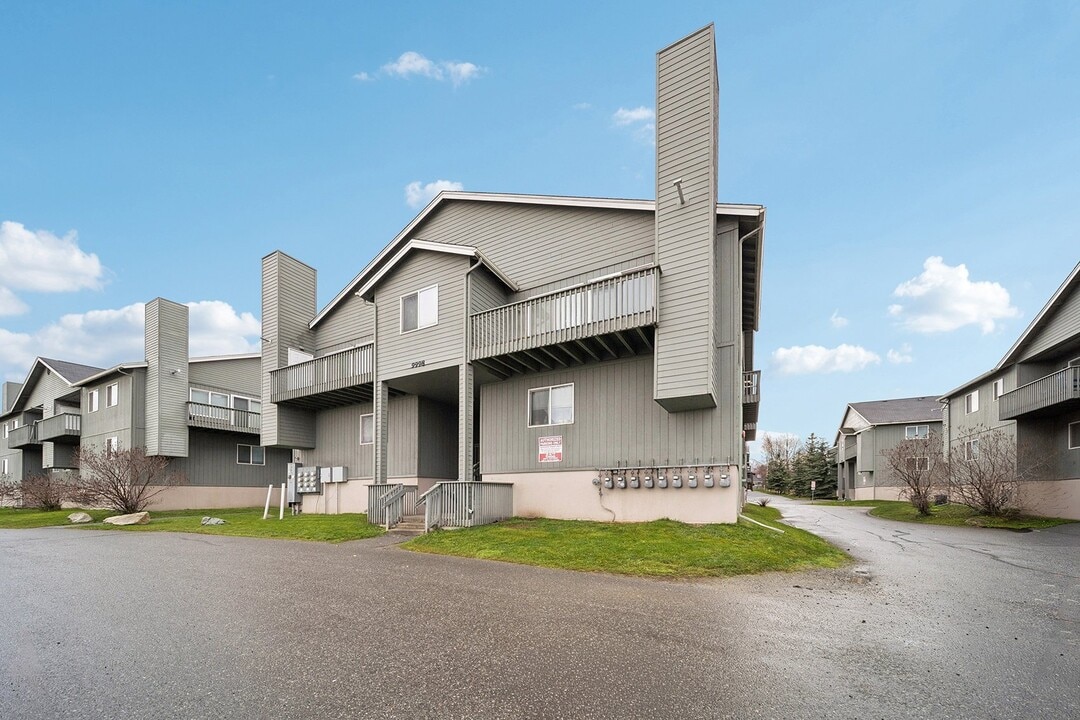 ReNew Bayshore Townhomes in Anchorage, AK - Building Photo