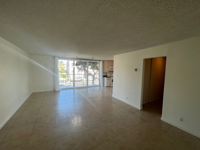 545 Chestnut Ave in Long Beach, CA - Building Photo - Building Photo